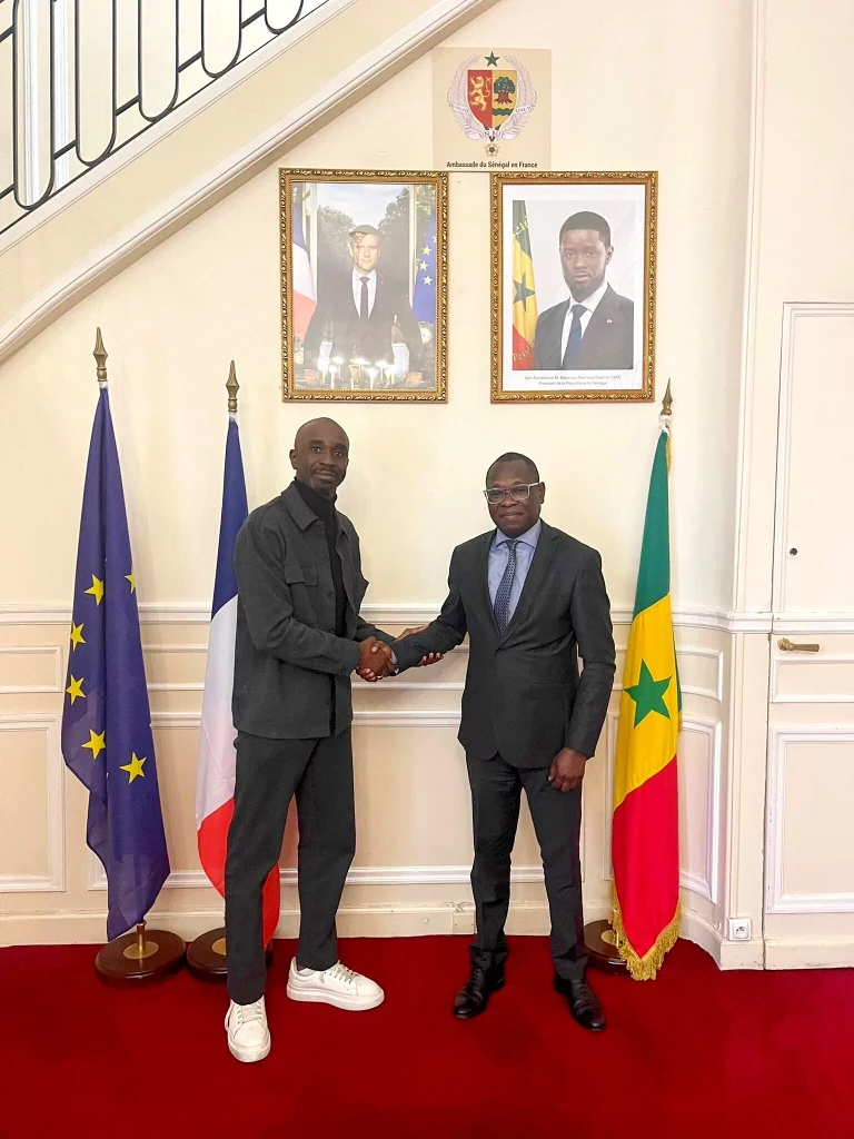 Mohamed Diarra durant la tournée diplomatique à l'ambassade du sénégal. Co-solidarité africaine